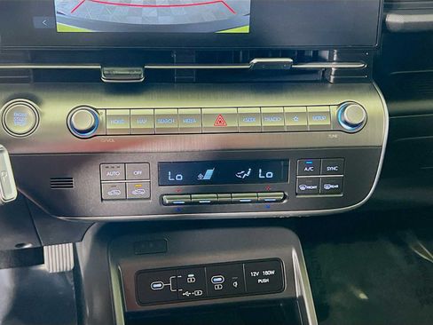Used 2025 Hyundai Kona SEL AWD/4WD image 14