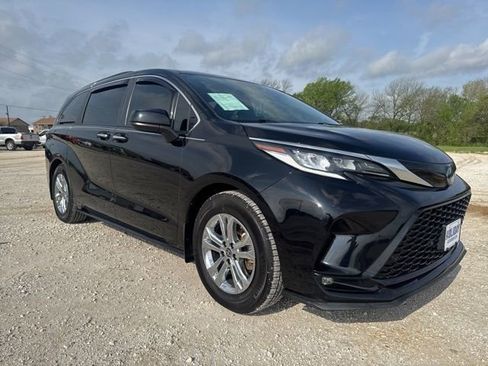 Used 2023 Toyota Sienna XSE w/ XSE Plus Package image 9