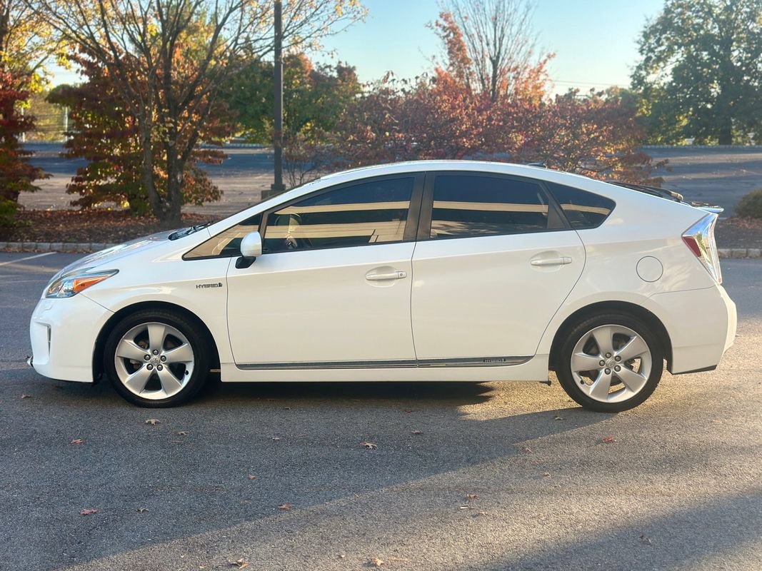 Used 2014 Toyota Prius Five FWD image 4