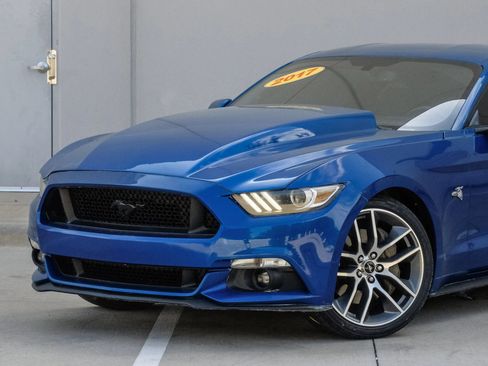 Used 2017 Ford Mustang GT w/ Black Accent Package RWD image 7