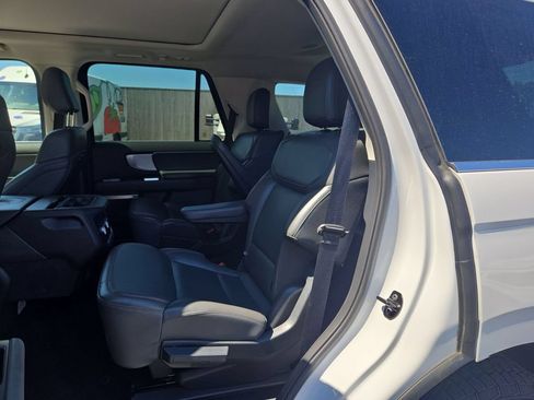 Used 2025 Ford Expedition Active AWD/4WD image 4