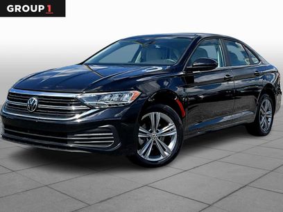 Used 2024 Volkswagen Jetta SE w/ Panoramic Sunroof Package