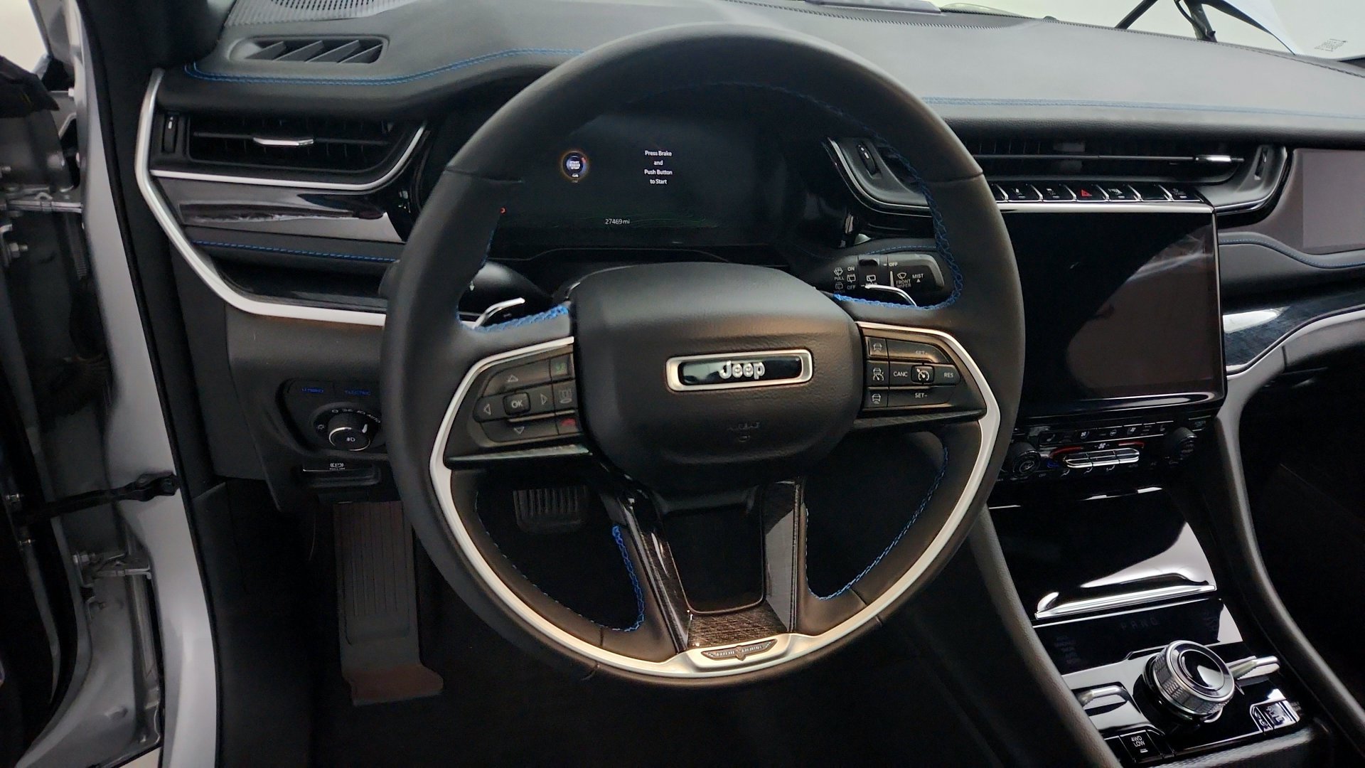 Used 2024 Jeep Grand Cherokee Trailhawk w/ Luxury Tech Group III AWD/4WD image 3