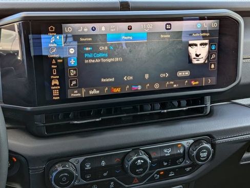 Used 2024 Jeep Wrangler Unlimited Sahara w/ Technology Group AWD/4WD image 24