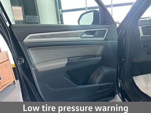 Certified 2022 Volkswagen Atlas Cross Sport SE image 12