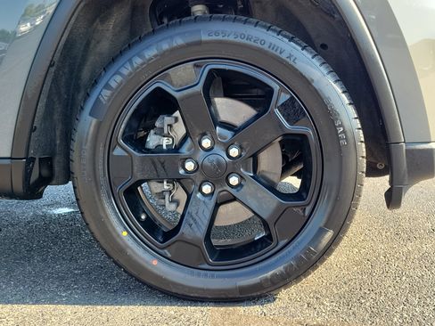 Used 2021 Jeep Grand Cherokee Freedom Edition AWD/4WD image 5