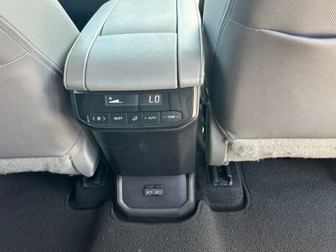 Used 2022 Toyota Highlander L FWD image 27