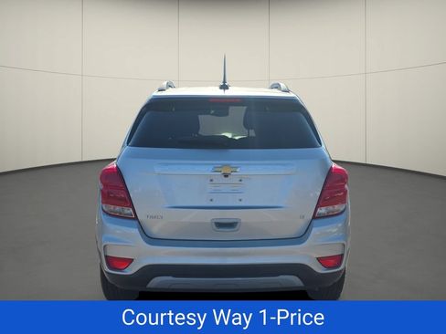 Used 2018 Chevrolet Trax LT w/ LT Convenience Package FWD image 9