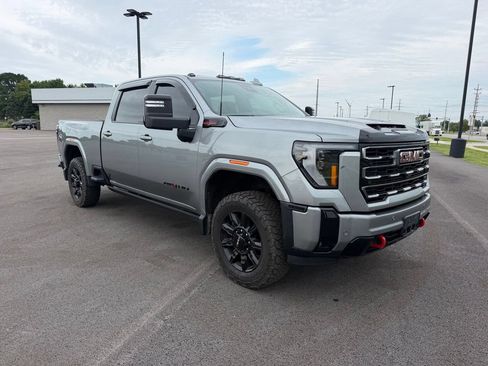 Used 2025 GMC Sierra 2500 AT4 w/ AT4 Premium Plus Package AWD/4WD image 3