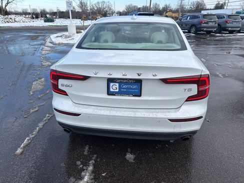 Used 2020 Volvo S60 T5 Momentum image 7