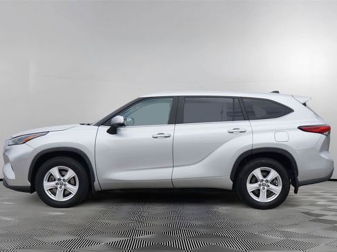Used 2023 Toyota Highlander LE AWD/4WD image 7