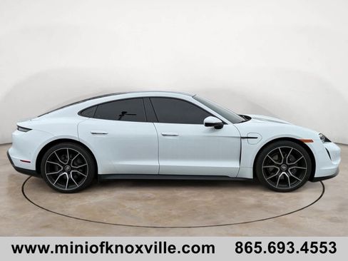Used 2023 Porsche Taycan image 2