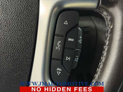 Used 2017 Chevrolet Traverse LT image 39