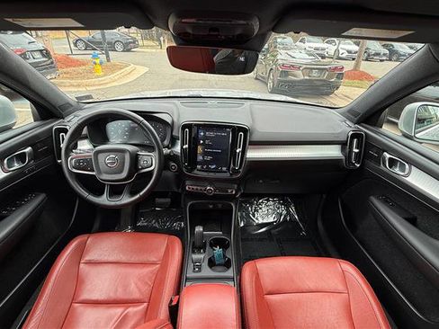 Used 2019 Volvo XC40 T5 Momentum image 22