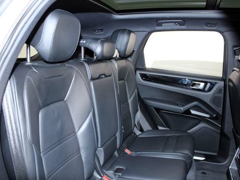 Certified 2023 Porsche Cayenne w/ Premium Package AWD/4WD image 25