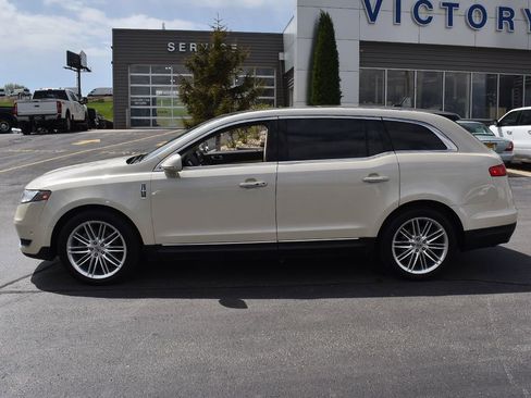 Used 2018 Lincoln MKT AWD w/ Technology Package image 2