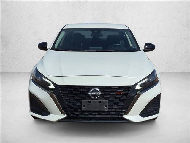 Used 2024 Nissan Altima 2.5 SR FWD image 2
