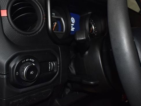 Used 2024 Jeep Wrangler Unlimited Rubicon w/ Convenience Group AWD/4WD image 24