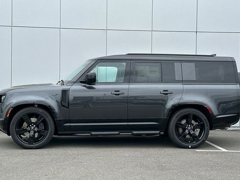 New 2025 Land Rover Defender 130 X-Dynamic SE image 2