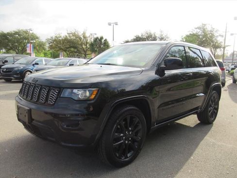 Used 2022 Jeep Grand Cherokee Laredo X image 3