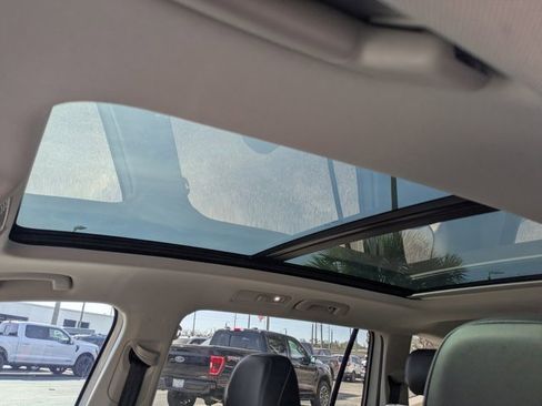 Used 2022 Volkswagen Tiguan SE w/ Panoramic Sunroof Package image 22