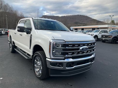 New 2026 Ford F250 Lariat w/ Chrome Package image 3