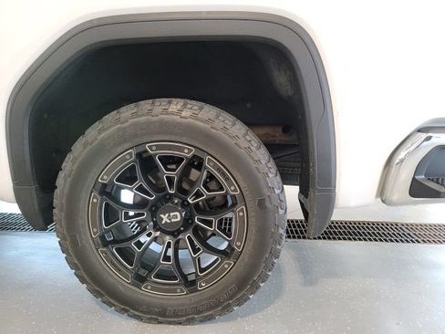 Used 2019 GMC Sierra 1500 SLT w/ SLT Premium Package AWD/4WD image 13