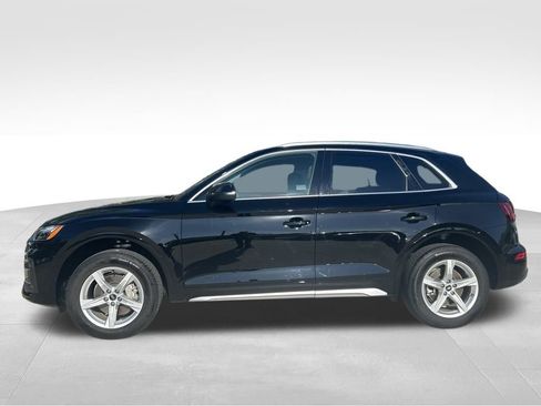 Used 2023 Audi Q5 2.0T Premium w/ Convenience Package image 2