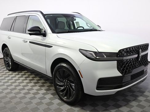 New 2026 Lincoln Navigator Reserve w/ Jet Appearance Package image 8