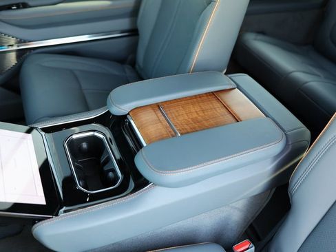 Used 2023 Jeep Grand Wagoneer Series II image 49