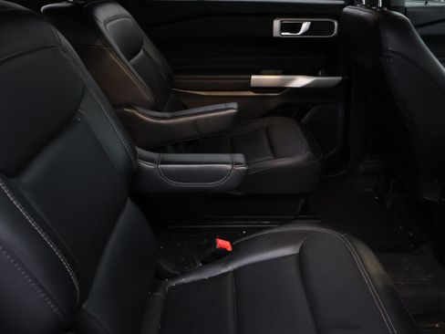 Used 2022 Ford Explorer XLT w/ Equipment Group 202A image 14