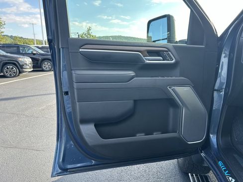Used 2025 Chevrolet Silverado 2500 High Country w/ High Country Premium Package AWD/4WD image 23