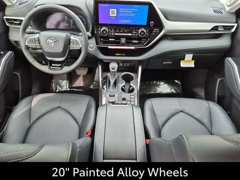Certified 2026 Toyota Highlander Platinum AWD/4WD image 29