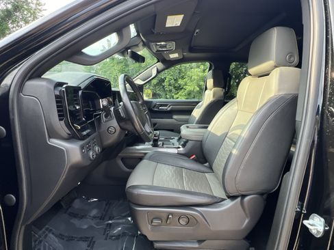 Used 2022 Chevrolet Silverado 1500 ZR2 w/ Technology Package AWD/4WD image 18
