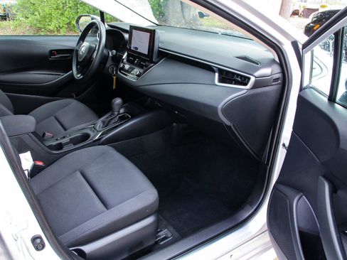 Used 2024 Toyota Corolla LE FWD image 27