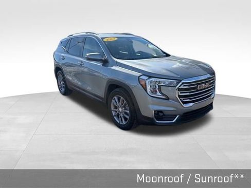 Used 2023 GMC Terrain SLT image 3
