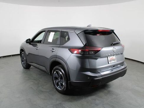 Certified 2025 Nissan Rogue SV FWD image 16