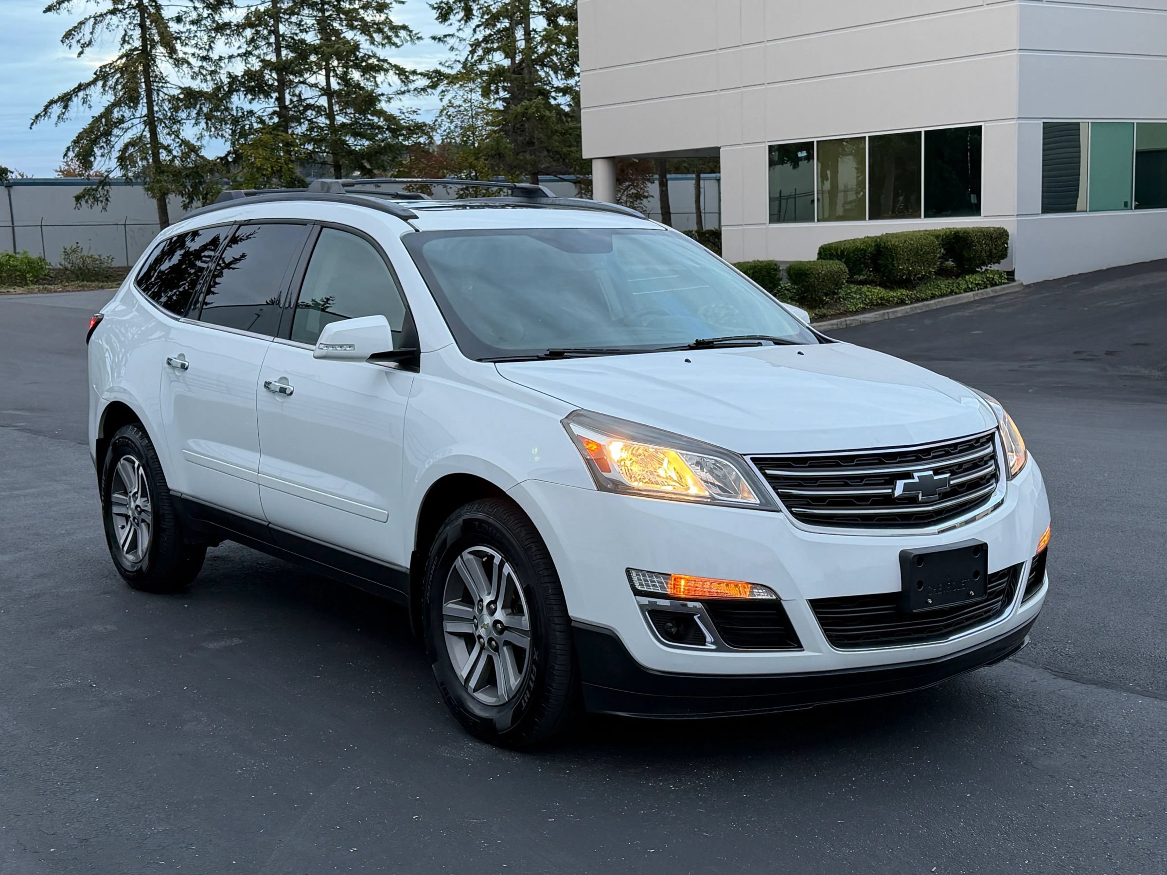 Used 2017 Chevrolet Traverse LT AWD/4WD image 5