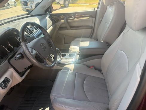 Used 2017 Buick Enclave Leather FWD image 17