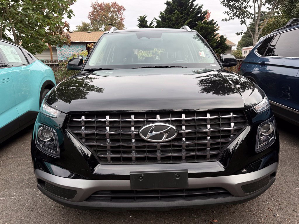 Used 2025 Hyundai Venue SEL FWD image 3