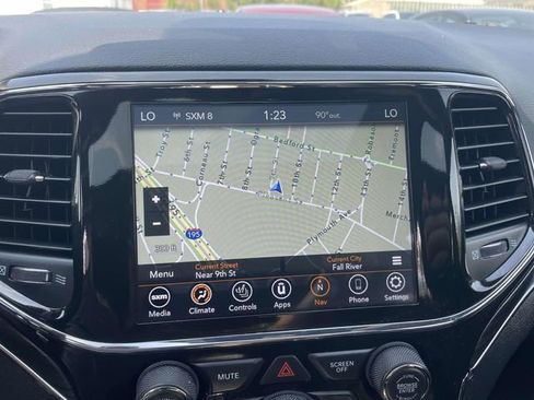 Used 2022 Jeep Grand Cherokee Limited image 28