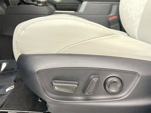 Certified 2024 Toyota Tacoma Limited AWD/4WD image 30