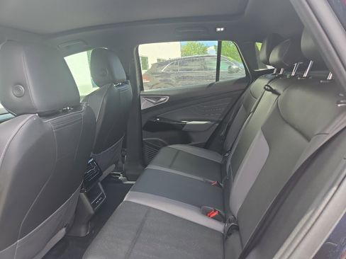Used 2023 Volkswagen ID.4 Pro S RWD image 3