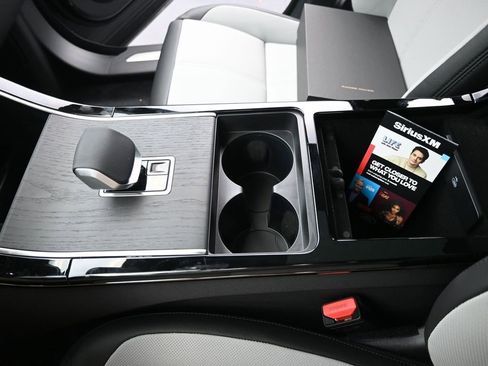 New 2026 Land Rover Range Rover Velar Dynamic SE image 26