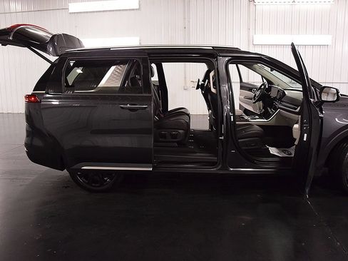 Used 2024 Kia Carnival SX Prestige FWD image 39
