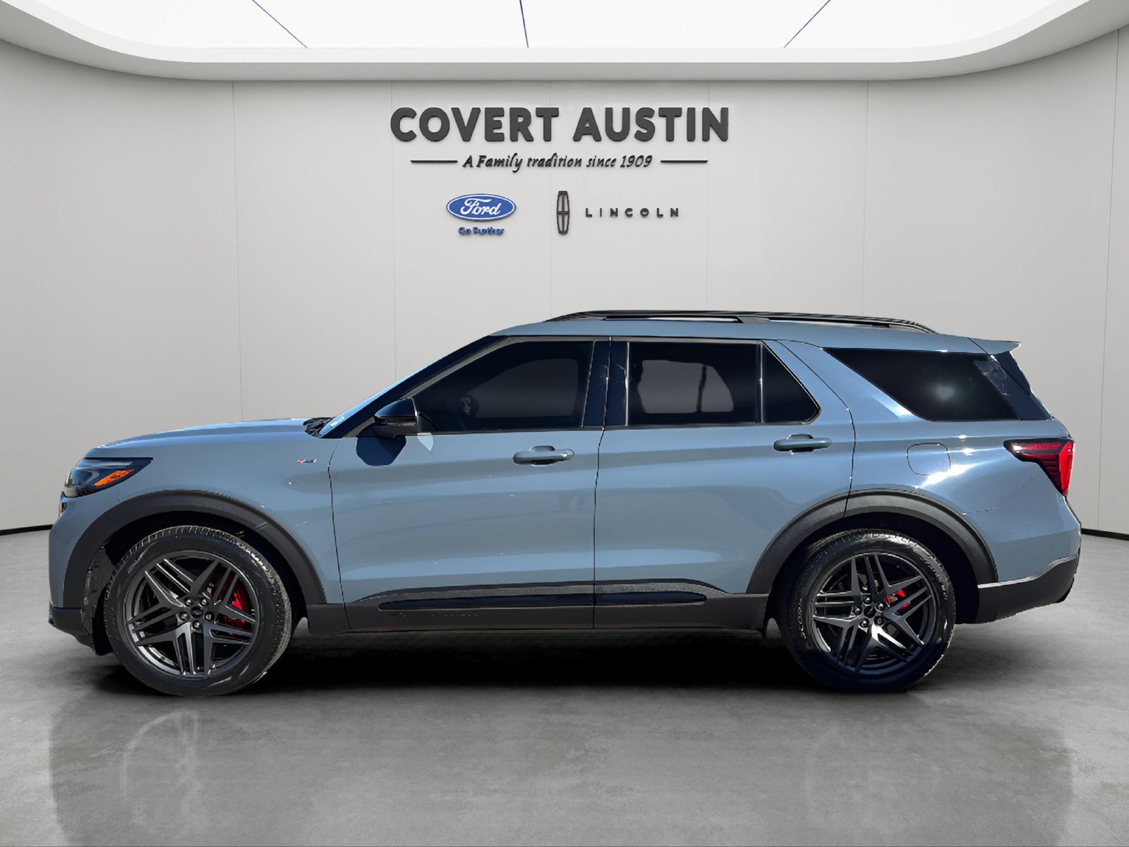 Used 2025 Ford Explorer ST-Line w/ Premium Package RWD image 2