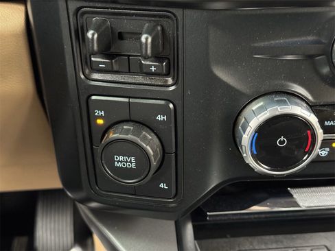 Used 2023 Ford F350 Lariat w/ Chrome Package image 19