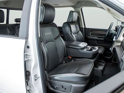 Used 2024 RAM 2500 Laramie AWD/4WD image 28