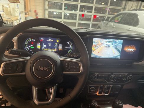 Used 2025 Jeep Wrangler Sahara 4xe image 13