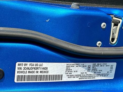 Used 2024 Jeep Compass Latitude image 30